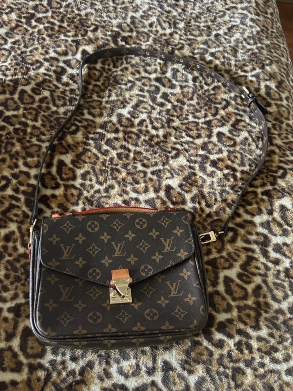 Brown leather LV iconic Monogram Crossbody Bag - Picture 11 of 14